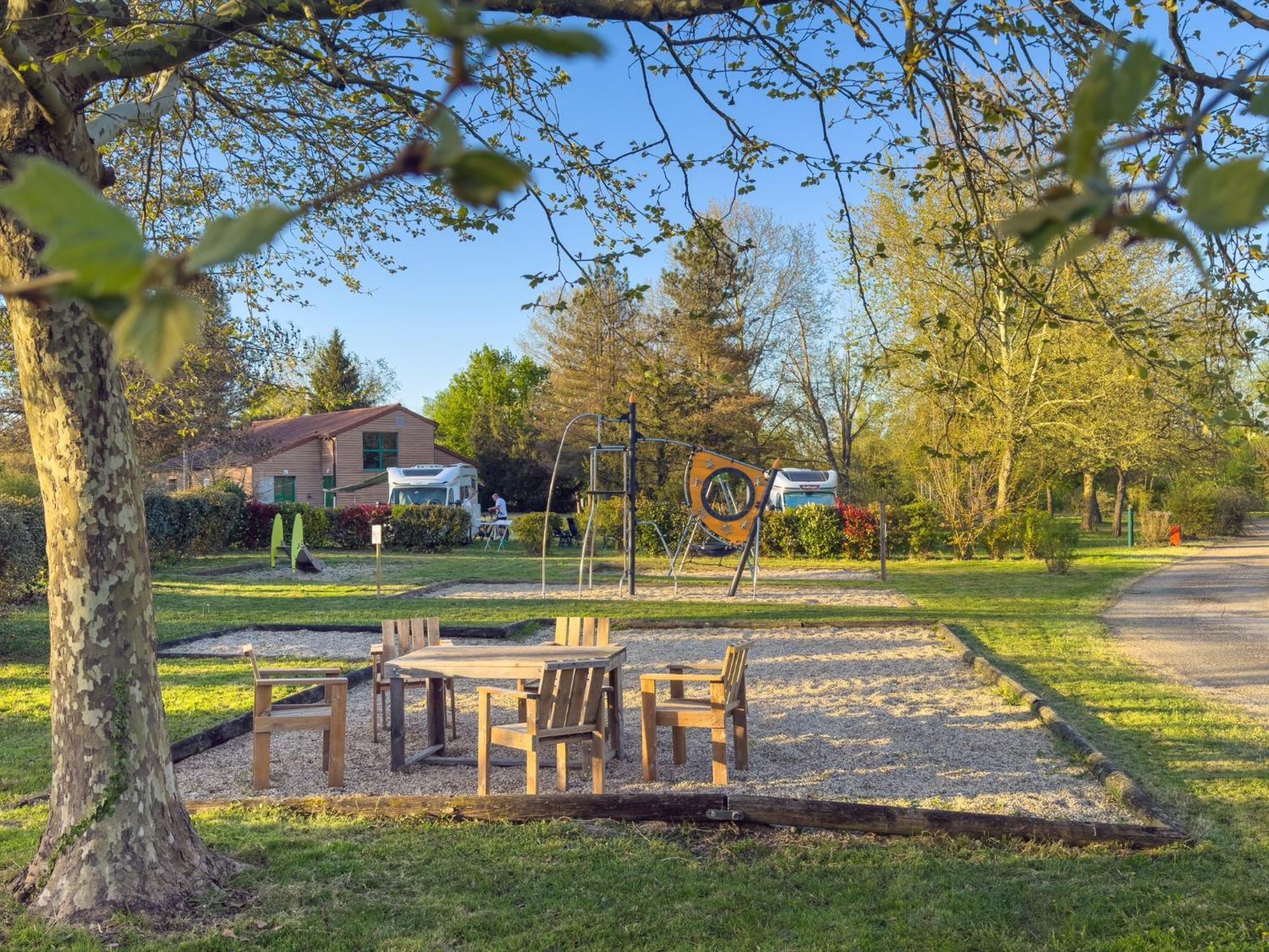 Onlycamp Camping Le Champ D'Ete Reyssouze エクステリア 写真